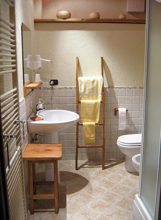 Les Chevreuils Bed and Breakfast Introd Rum bild